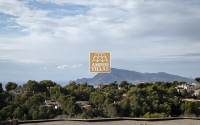Amplio y luminoso apartamento con garaje cerrado a la venta en la Sierra de Altea.